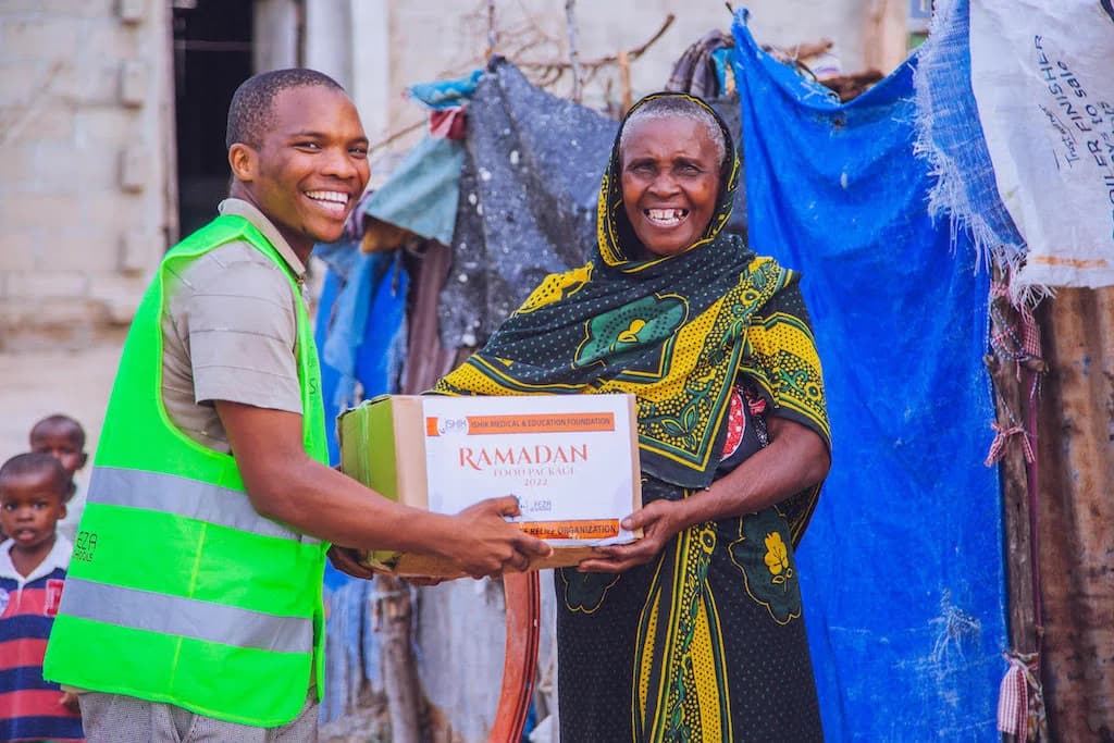An Embrace Relief volunteer and a woman during Ramadan food distribution