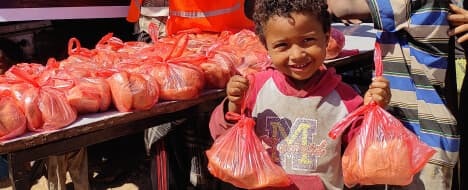 Breaking Bread With Families In Yemen