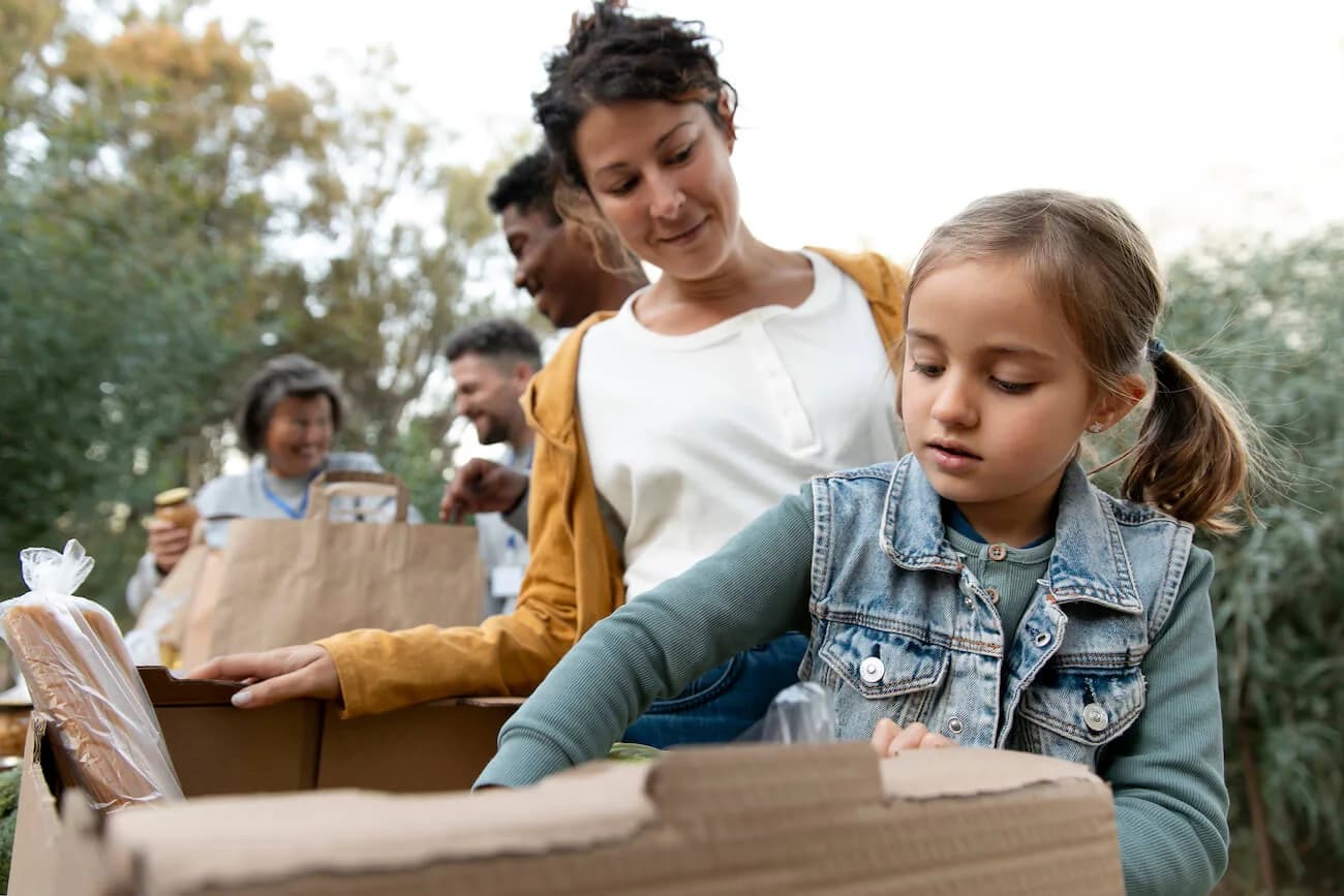 Fun Ways to Involve Your Family in Holiday Giving