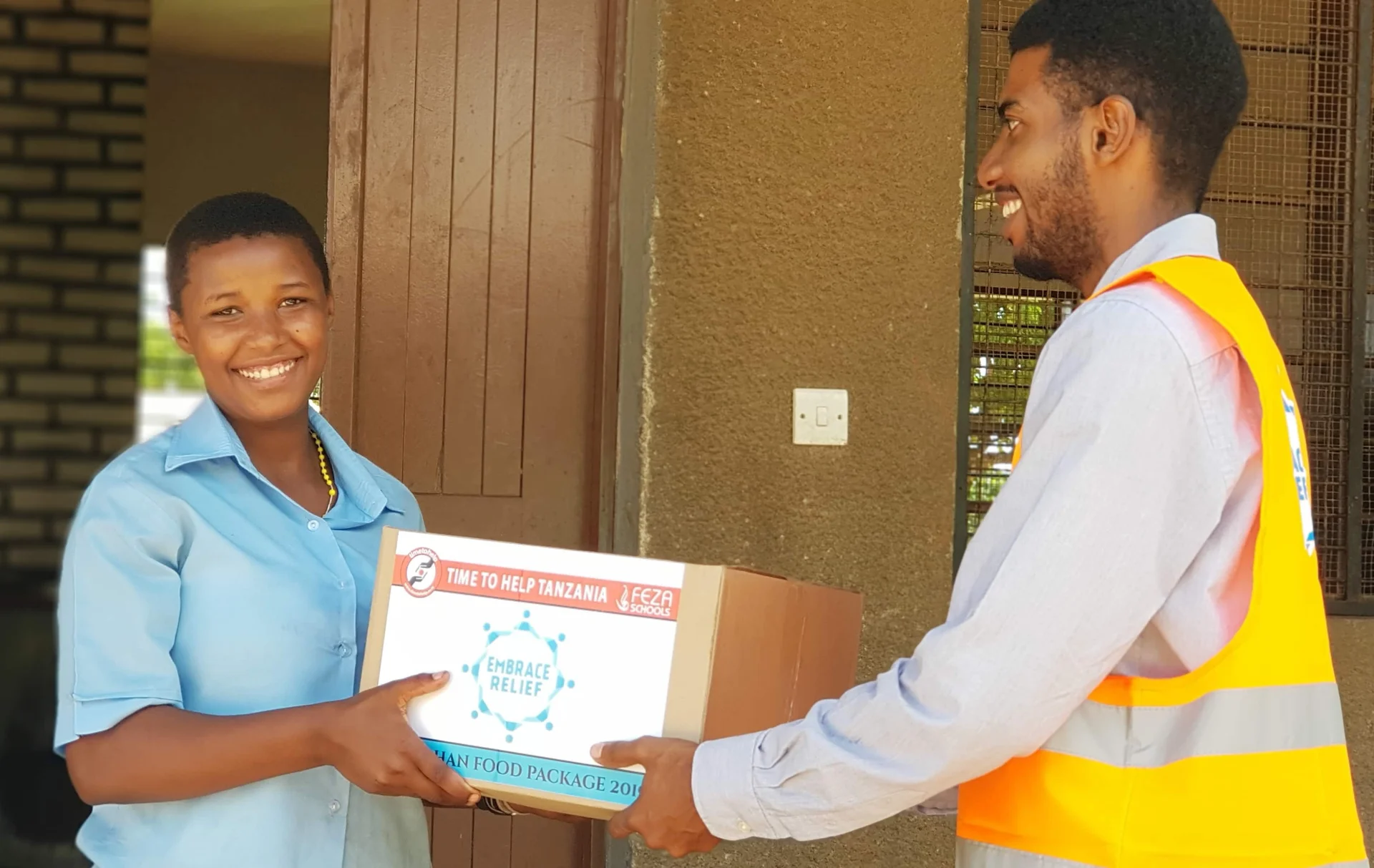 Volunteer girl in Tanzania holding a food package