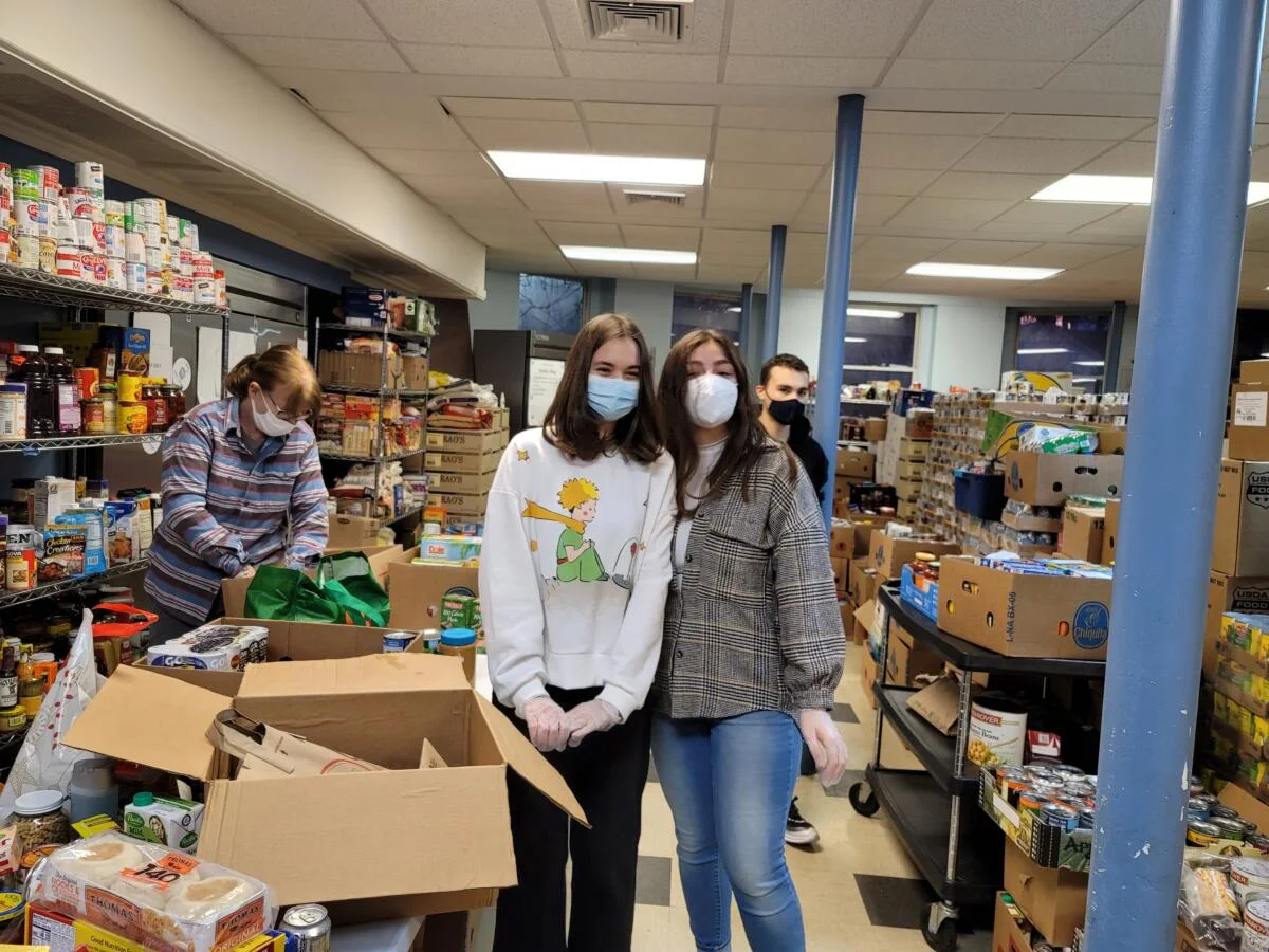 Thanksgiving food drive volunteer activity